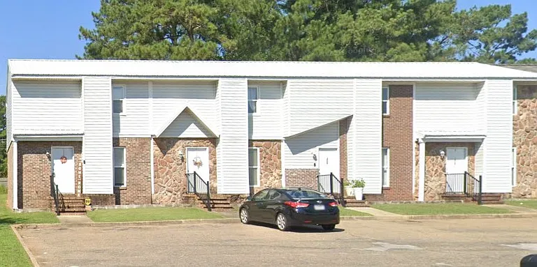 524 S Woodburn Dr — Photo 1