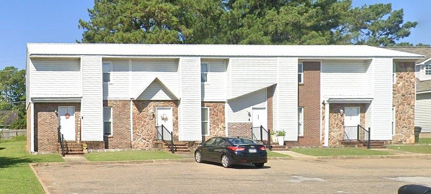 1st image of 524 S Woodburn Dr