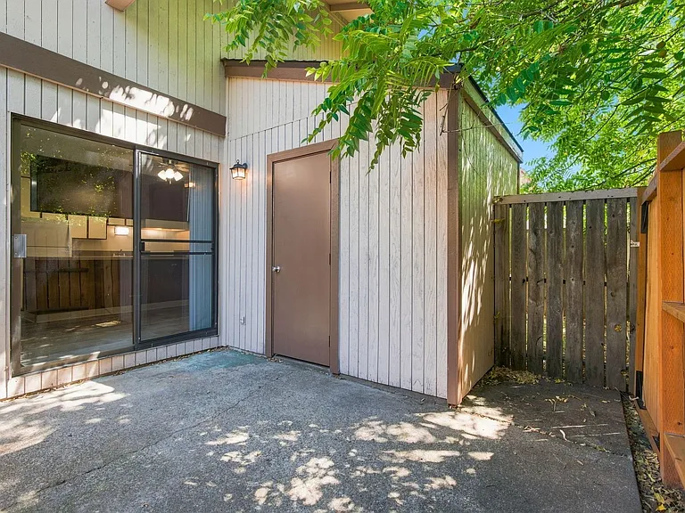 Rolling Hills Townhouses — Photo 31