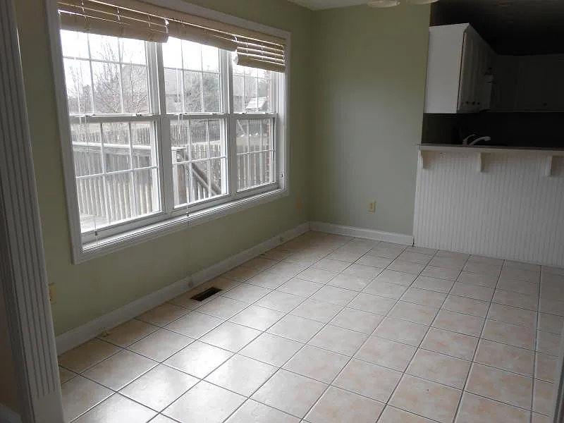 112 Jersey Ct — Photo 4