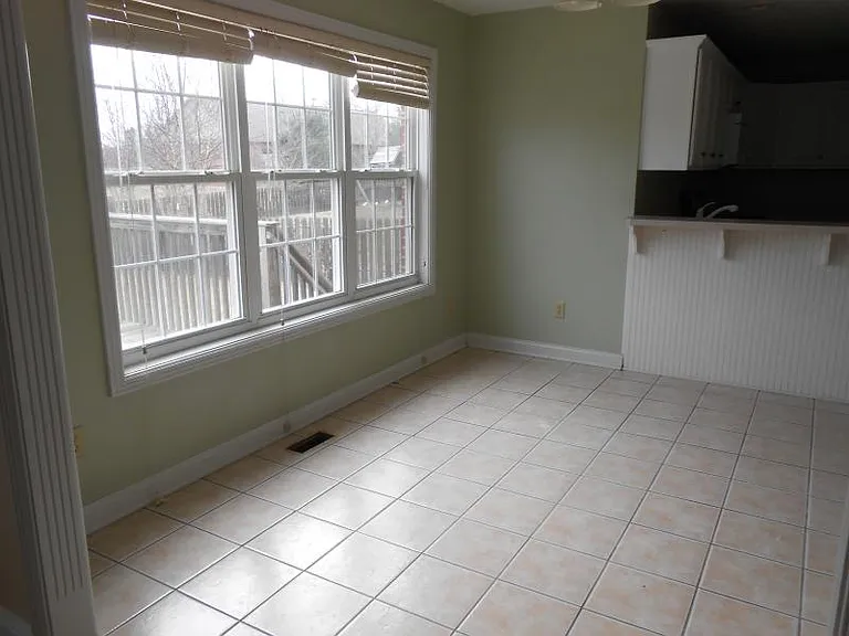 112 Jersey Ct — Photo 4