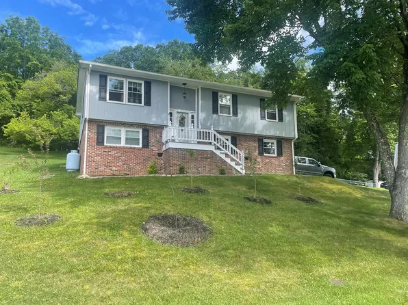 1044 Cresswood Dr, Richlands, VA 24641