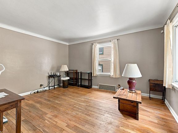 5th image of 2119 Hampton Rd
