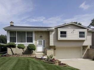 1924 E Camp McDonald Rd, Mount Prospect, IL 60056