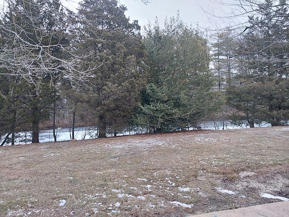 2nd image of 150 Charlotteville Dr S