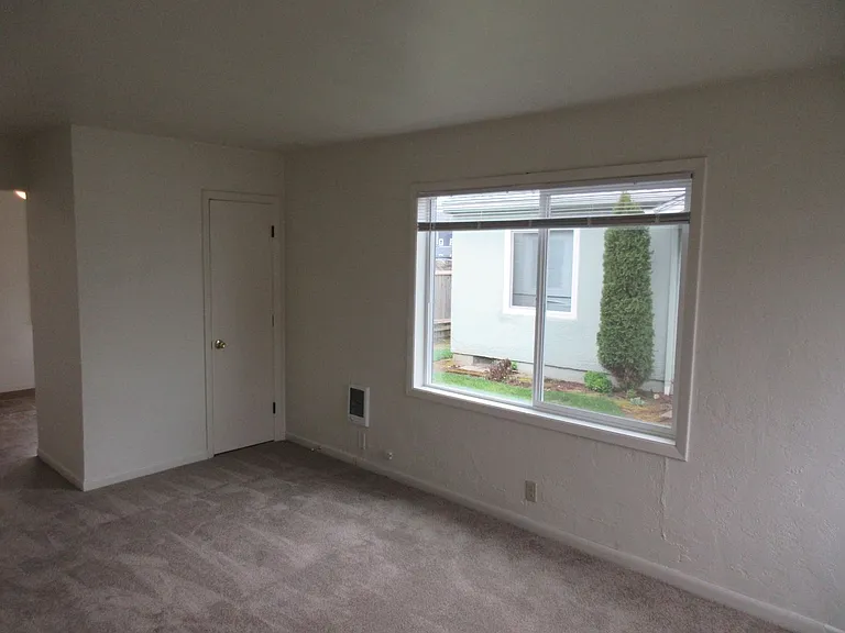One Bedroom House, Water, Sewer and Garbage are Provided! — Photo 6