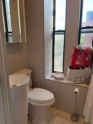 Rented by Bond New York | media 23