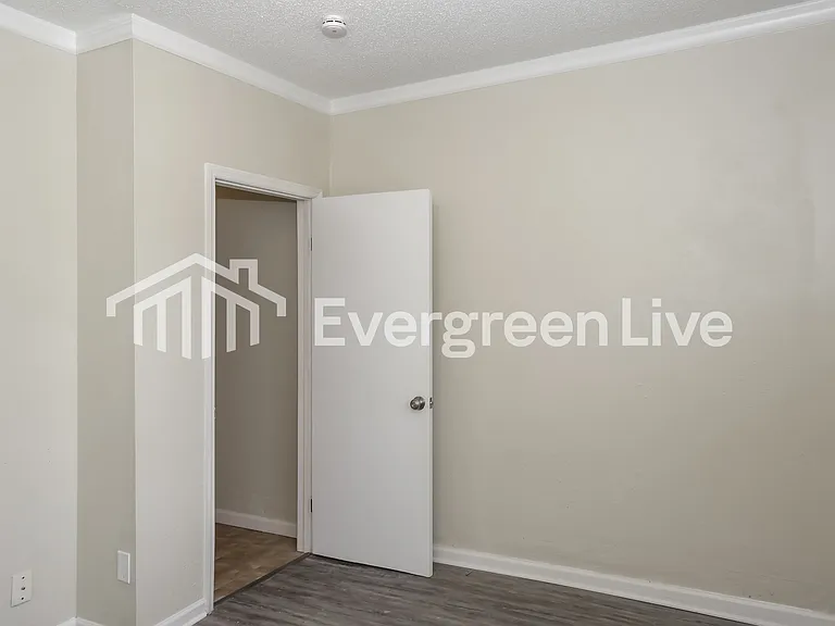 13020 Dickens Ln — Photo 12