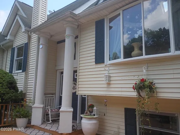107 Lookout Dr, Lords Valley, PA 18428