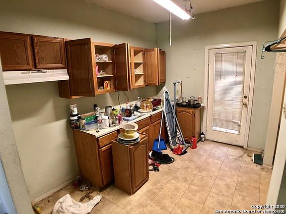5th image of 403 Blue Bonnet St