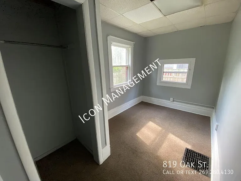 819 Oak St — Photo 8