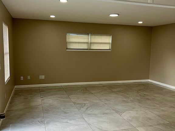 3rd image of 103 N Hart Blvd