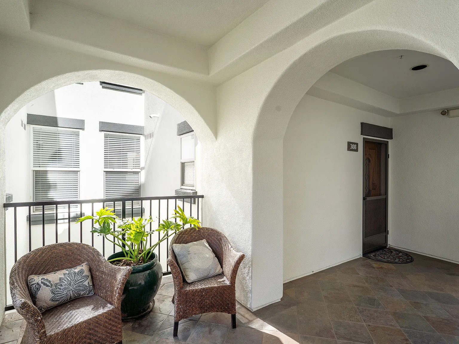 2 bed, 991 sqft, $3,800 — Photo 4