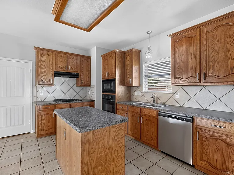 1236 Blue Brook Dr — Photo 14