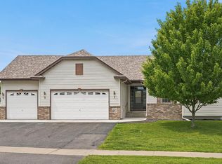 29661 Shoreview Cir, Lindstrom, MN 55045