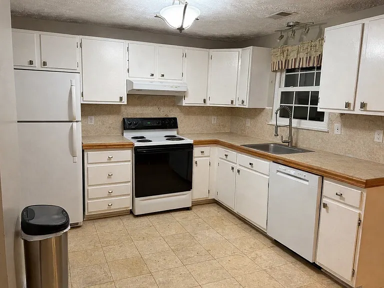 11215 Joyceton Dr — Photo 3