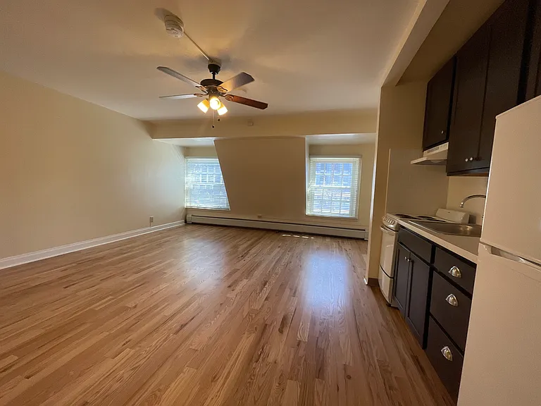 Chateau Apartments — Photo 14