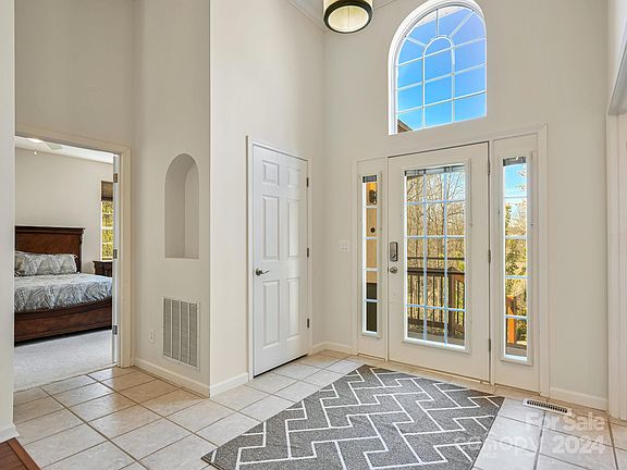 5th image of 207 Tallyho Ln