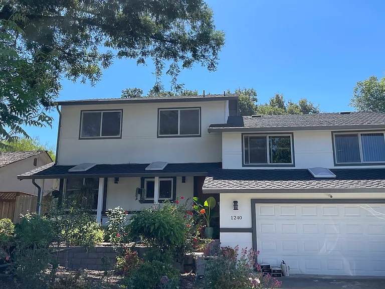 1240 Oak Knoll Dr — Photo 1
