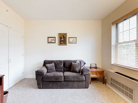 4th image of 50 Merrick Ave