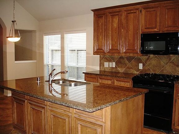 4th image of 2102 Castle Gardens Ln
