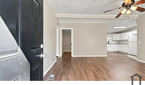 5 bed, 1446 sqft, $2,599 — Photo 4