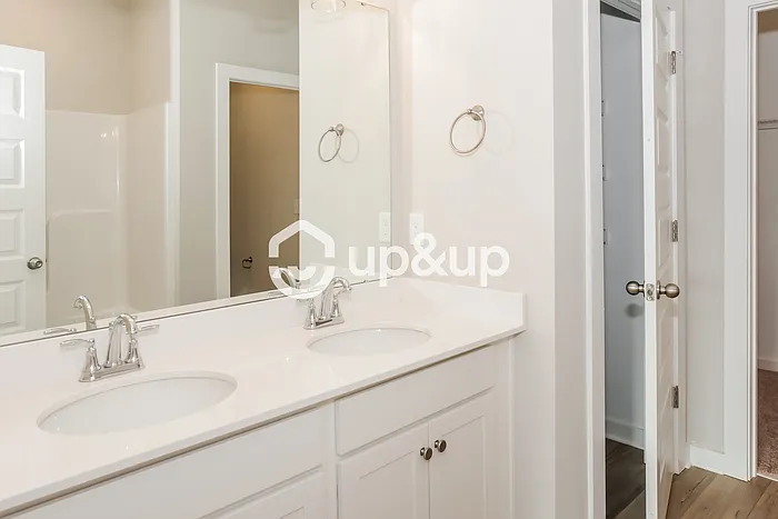 4 bed, 2.0 bath, 2258 sqft, $1,845 — Photo 3
