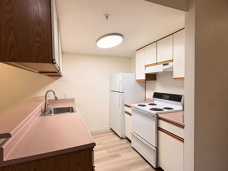 Avalon West Apartments — Photo 7