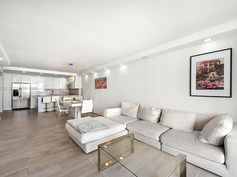 19390 Collins Ave #1519 — Photo 4