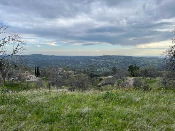1 Lilley Mountain Dr, Coarsegold, CA 93614