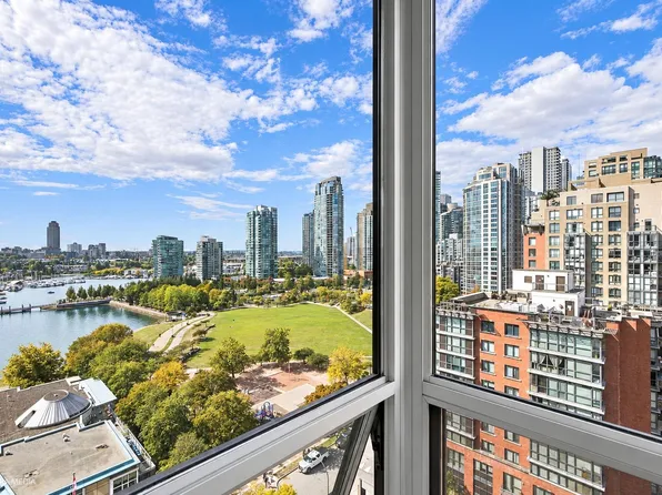 139 Drake St #17D, Vancouver, BC V6Z 2T8