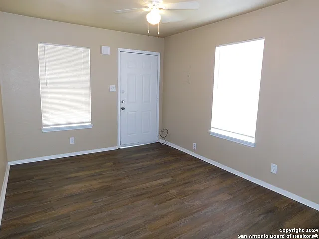 3 bed, 1.0 bath, 1560 sqft, $925 — Photo 4