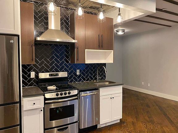 3rd image of 35 Claver Pl Penthouse C