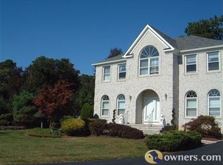 3 Crusade Ct, Manalapan, NJ