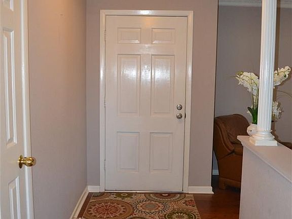 2nd image of 1526 Sweetbriar Dr