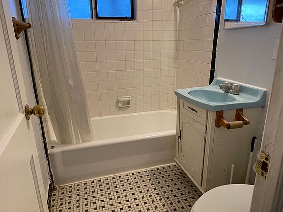 3rd image of 3603 Austin Ave