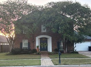 811 Troutbeck Dr, Baton Rouge, LA 70810