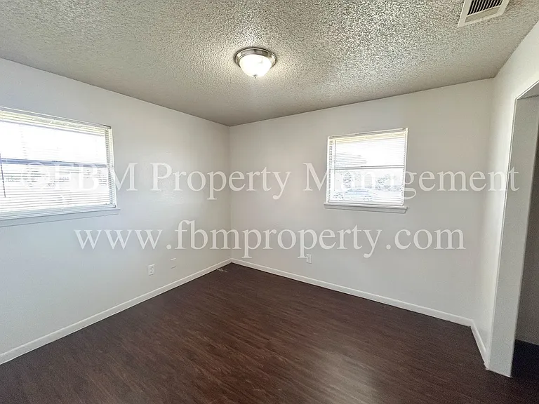 825 Tehuacana Dr #101 — Photo 8