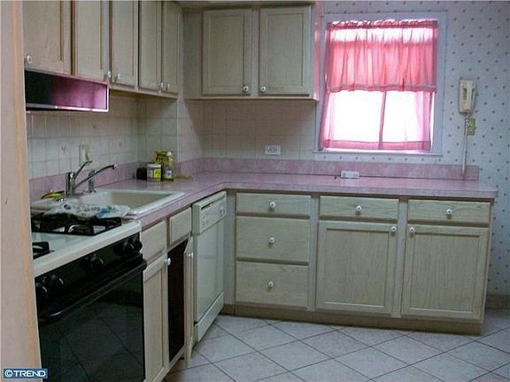 4th image of 102 N Bonsall Ave