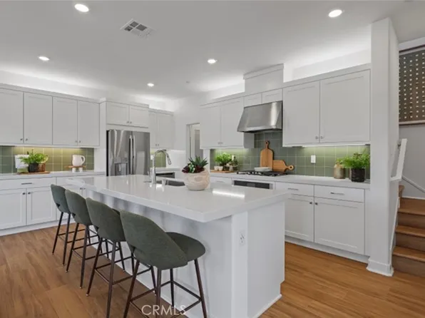 467 Snowdrop Ln, Santa Paula, CA 93060