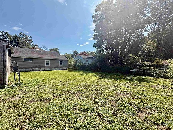 4th image of 16 Paula Ln