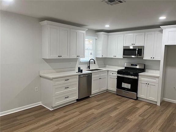 4th image of 5300 Karen Dr