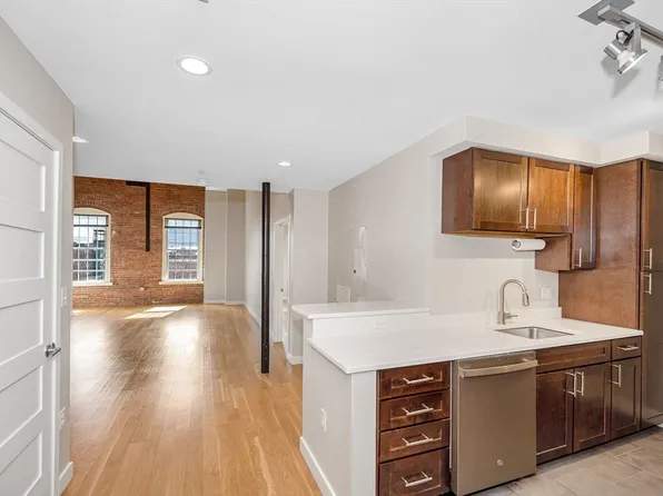 130 John St Unit 559, Lowell, MA 01852