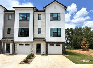 15 Pikewood Ln, Greenville, SC 29607