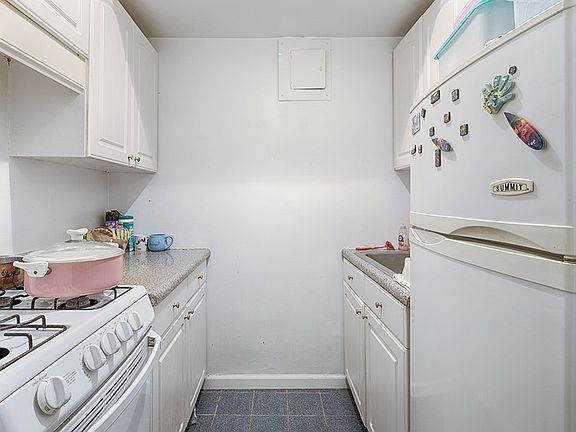 4th image of 136 E 56th St APT 2F