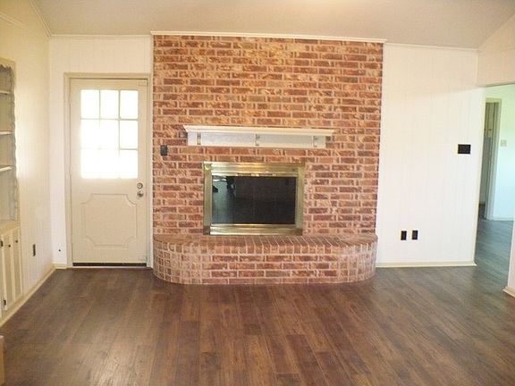 4th image of 132 Towne West Dr