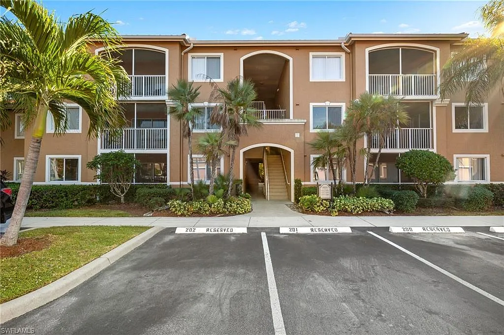 2 bed, 2.0 bath, 1201 sqft, $1,900 — Photo 1