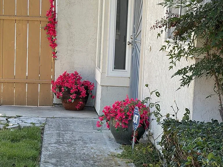 2103 Manzana Way — Photo 2