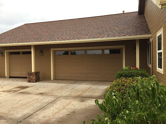3-car oversized garage
