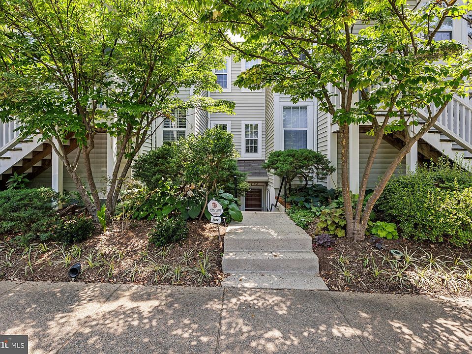 1st image of 2978 Yarling Ct